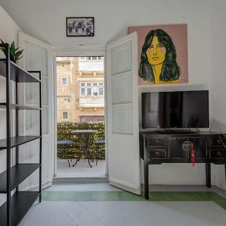 Traditional Maltese Town House In Floriana Exterior photo