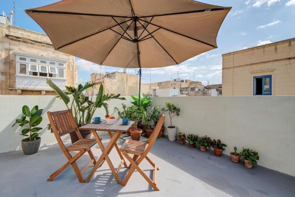 Traditional Maltese Town House In Floriana Exterior photo