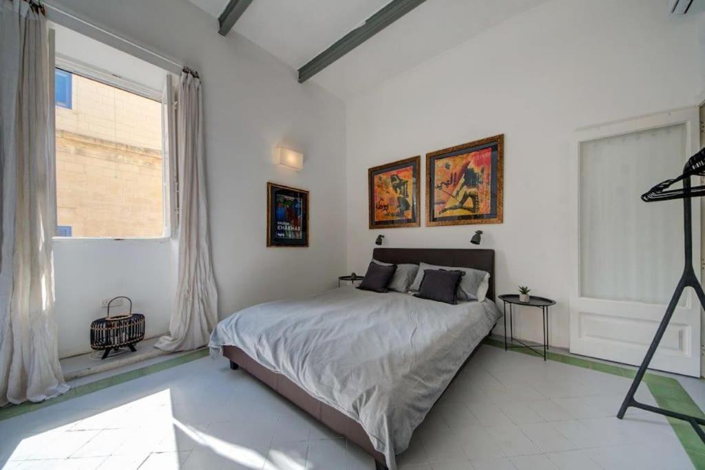 Traditional Maltese Town House In Floriana Exterior photo